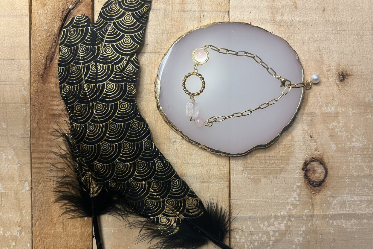 Bracelet en quartz rose naturel avec anneau torsadé en acier inoxydable doré