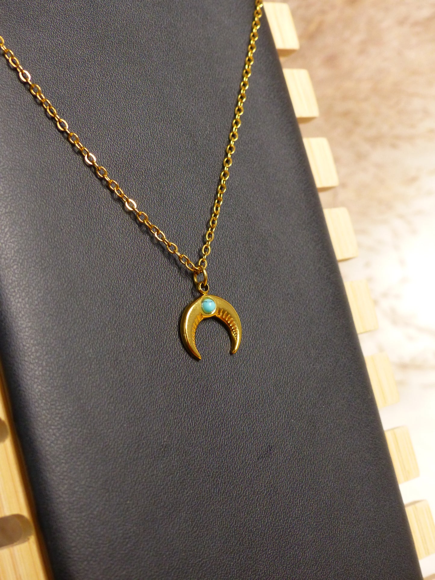 Collier Lune – Pendentif Turquénite & Acier Inoxydable