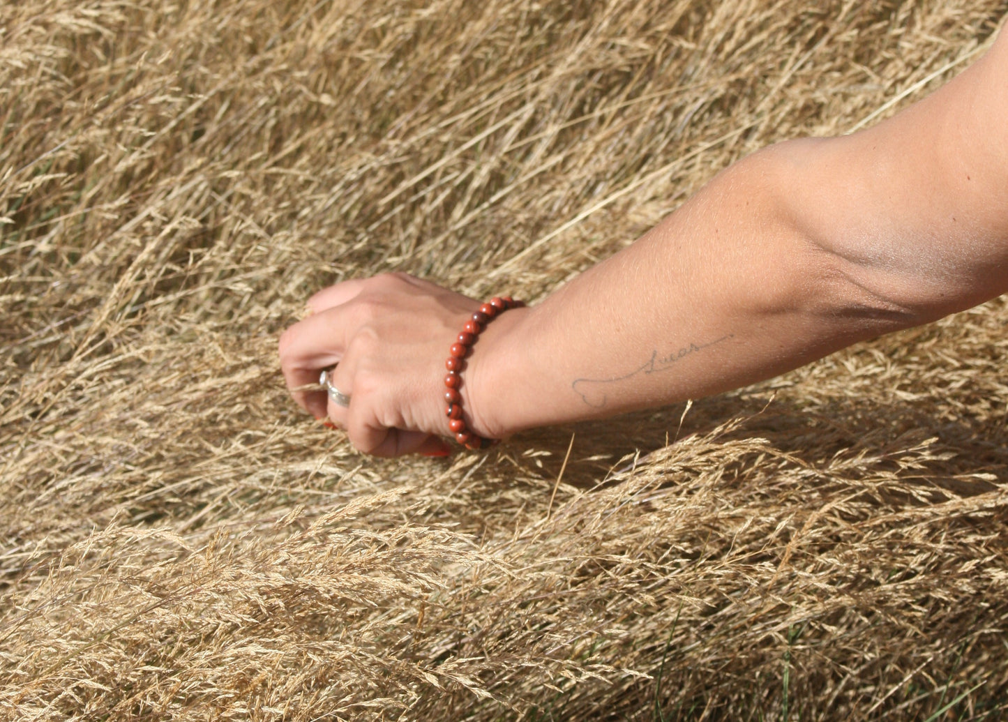 Bracelet jaspe rouge naturel, pierre d’ancrage et de vitalité bijou énergétique stabilisant.