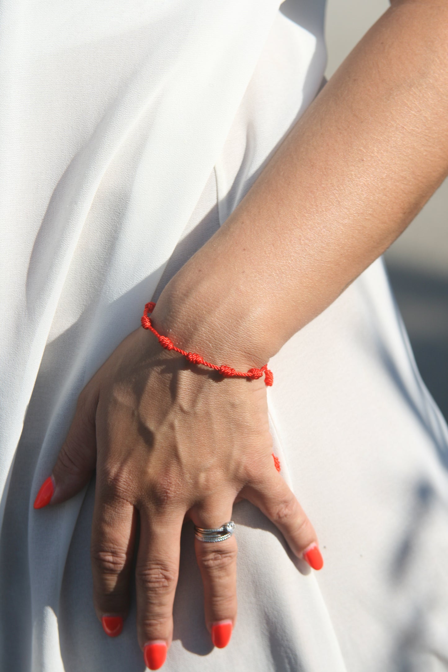 Bracelet Rouge Porte-Bonheur – 7 Nœuds de Chance