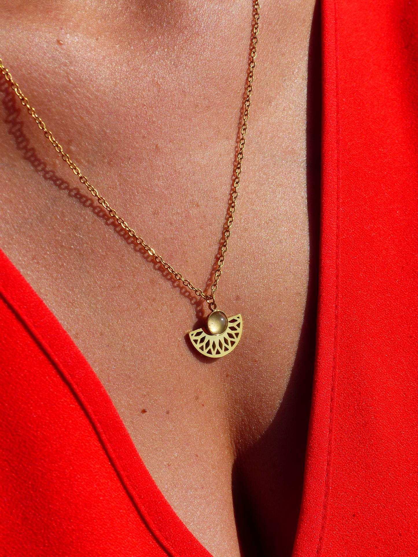 Collier Aztèque – Pendentif Quartz Rose & Acier Inoxydable