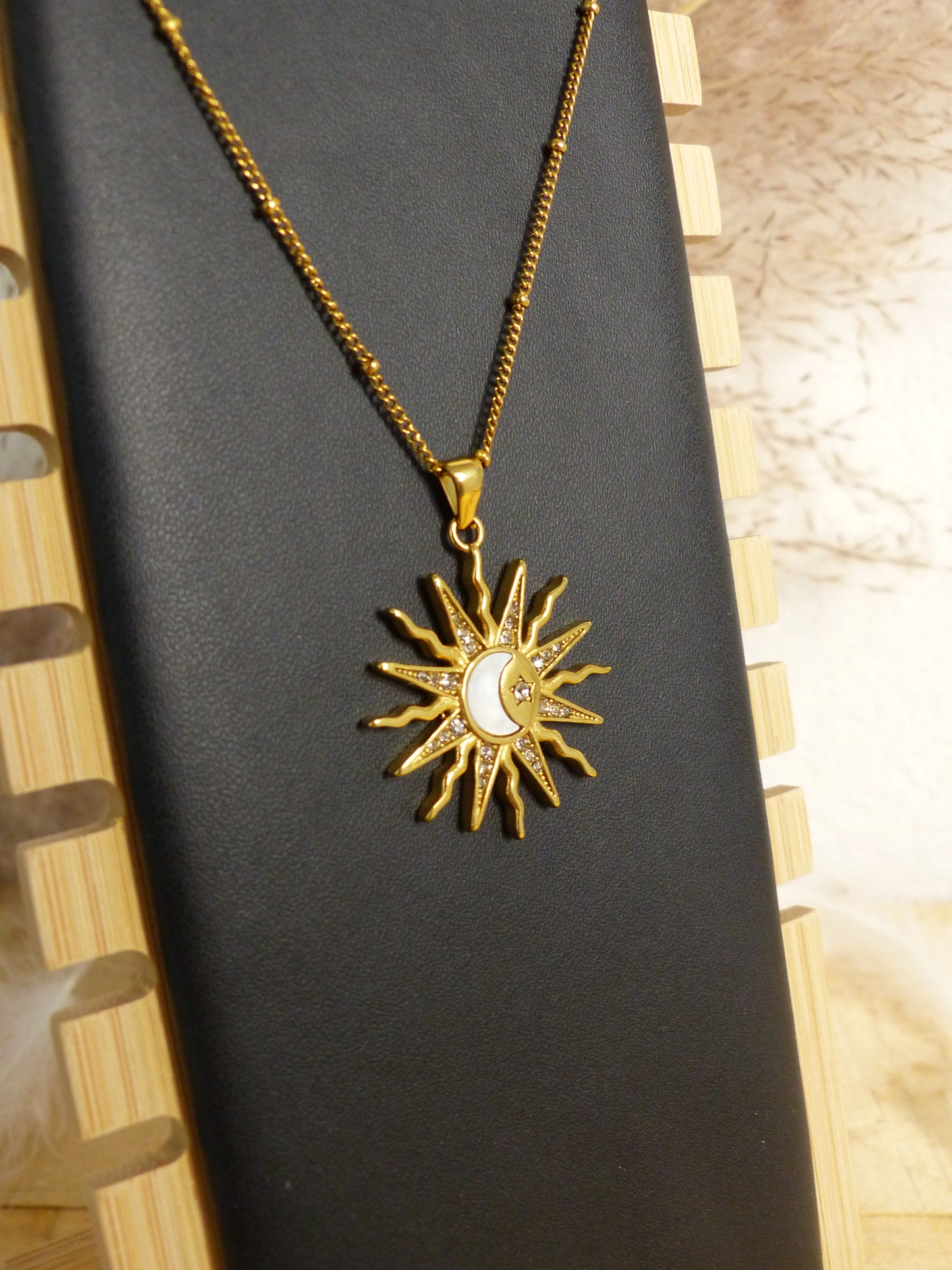 Collier Soleil & Lune posé, bijou énergétique élégant en acier inoxydable