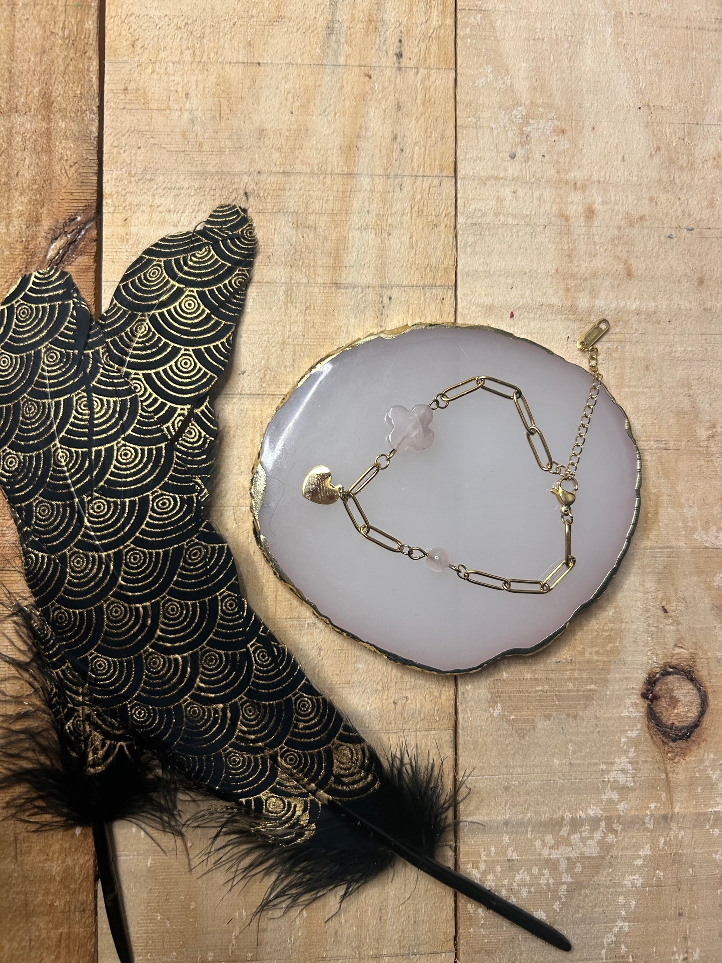 Bracelet “Quartz Rose Charme Doré” – Maillons & Acier Inoxydable