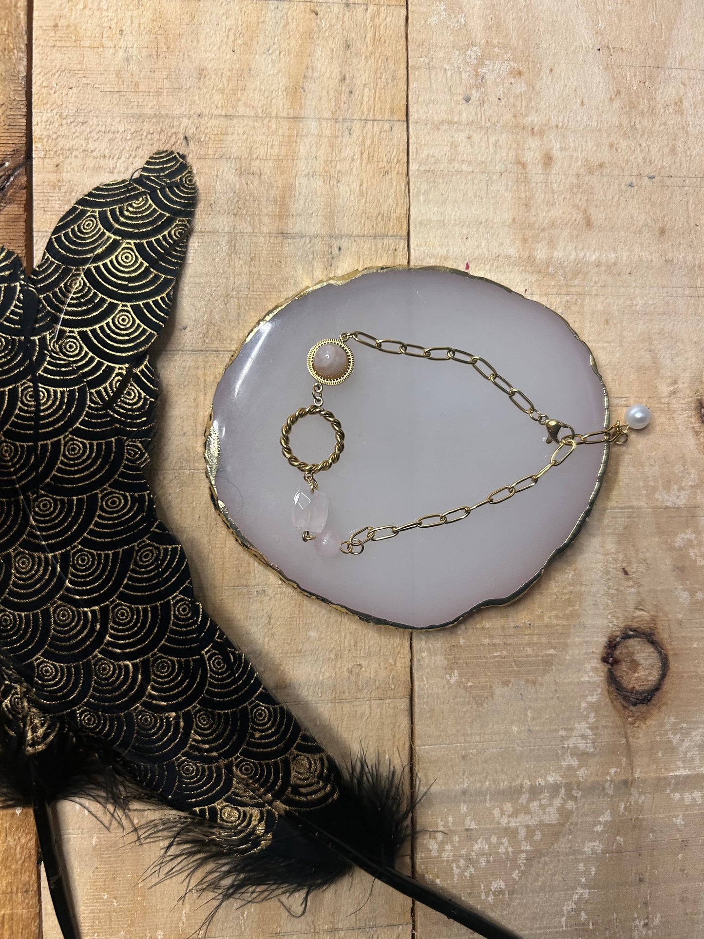 Bracelet “Quartz Rose Élégance” Anneau Torsadé & Acier Inoxydable Doré