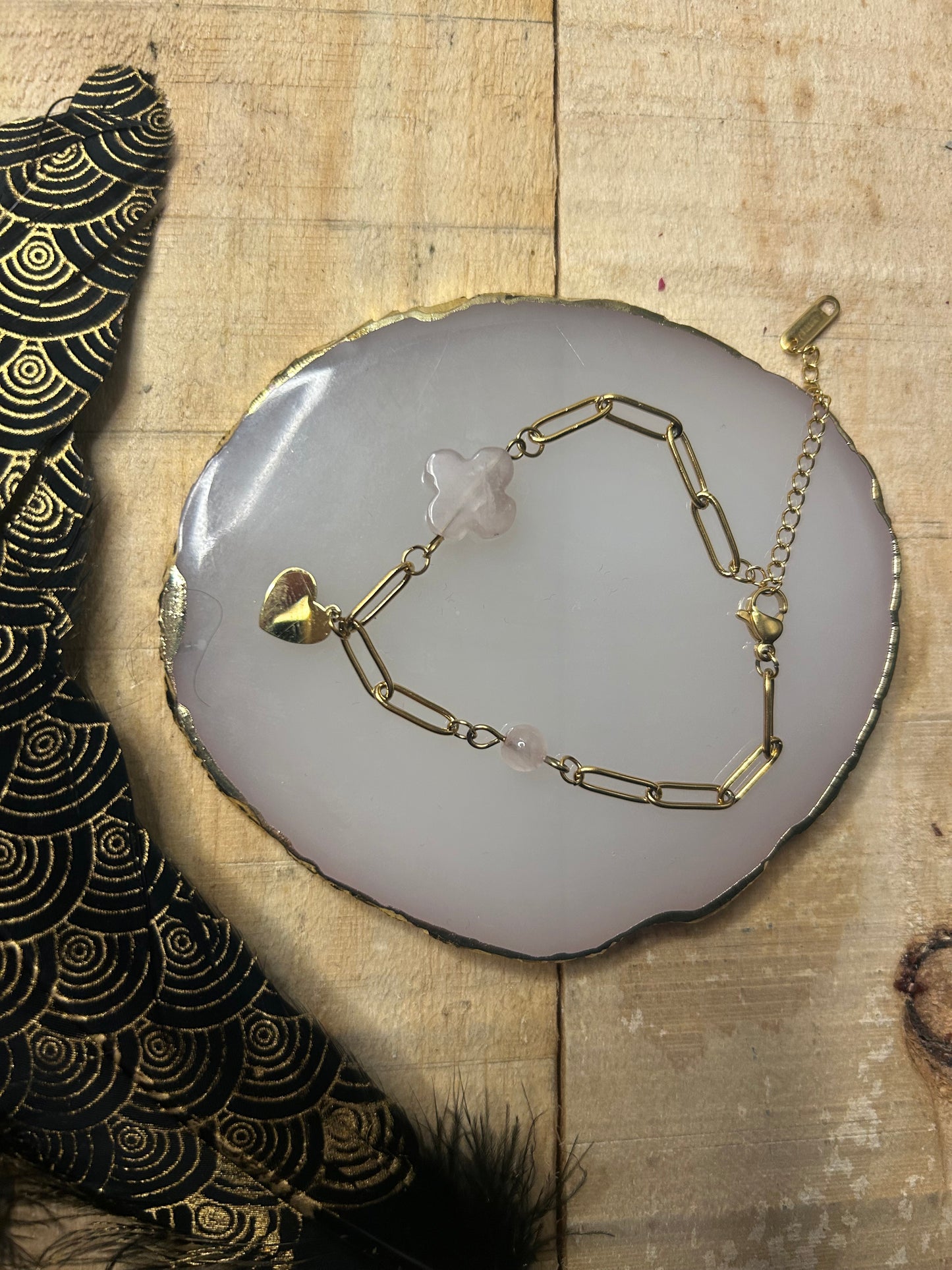 Bracelet “Quartz Rose Charme Doré” – Maillons & Acier Inoxydable