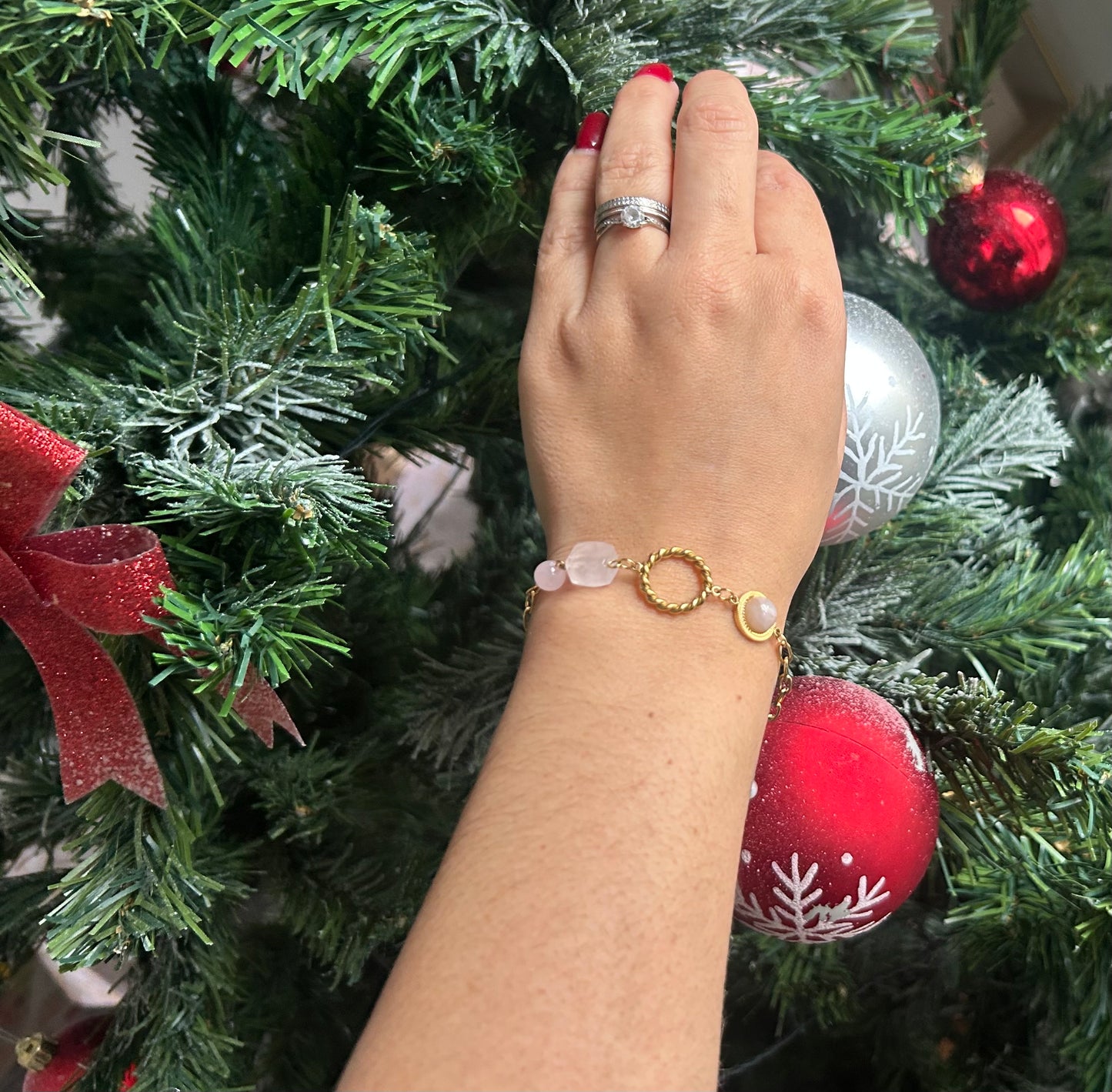 Bracelet “Quartz Rose Élégance” Anneau Torsadé & Acier Inoxydable Doré