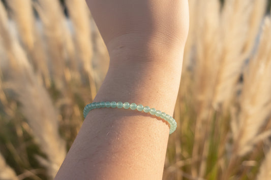 Pierres naturelles d’aventurine verte utilisées pour un bracelet bien-être et apaisant