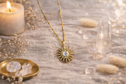 Pendentif soleil Poser avec une jolie décoration, cristaux, bougies
