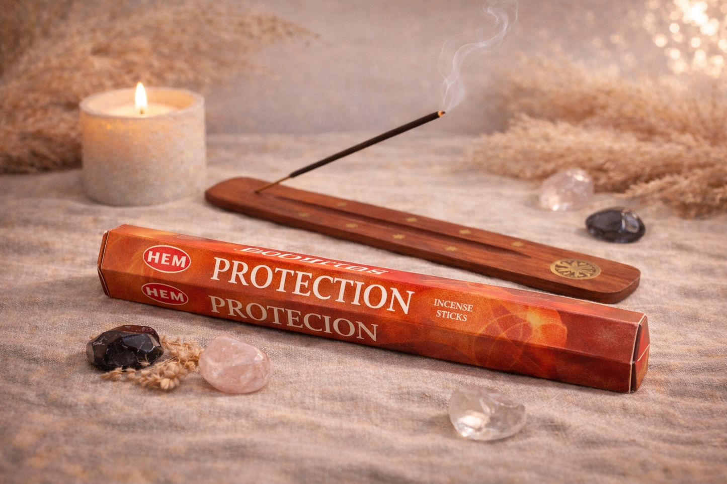 Encens HEM Protection avec porte-encens en bois, pierres naturelles et ambiance spirituelle pour purifier et protéger les énergies.