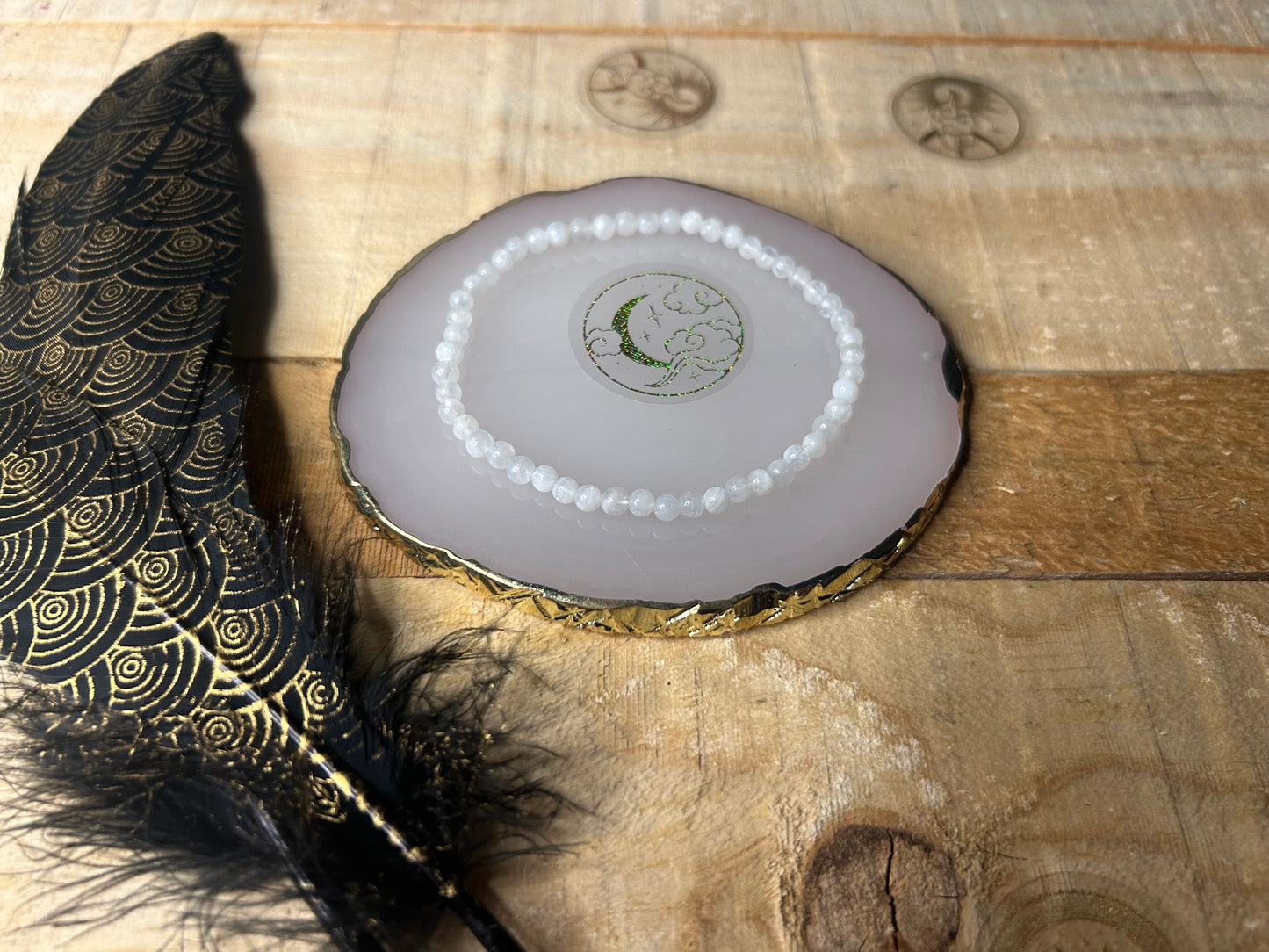 Bracelet en pierre de lune naturelle favorisant la féminité, la sérénité et l’équilibre émotionnel