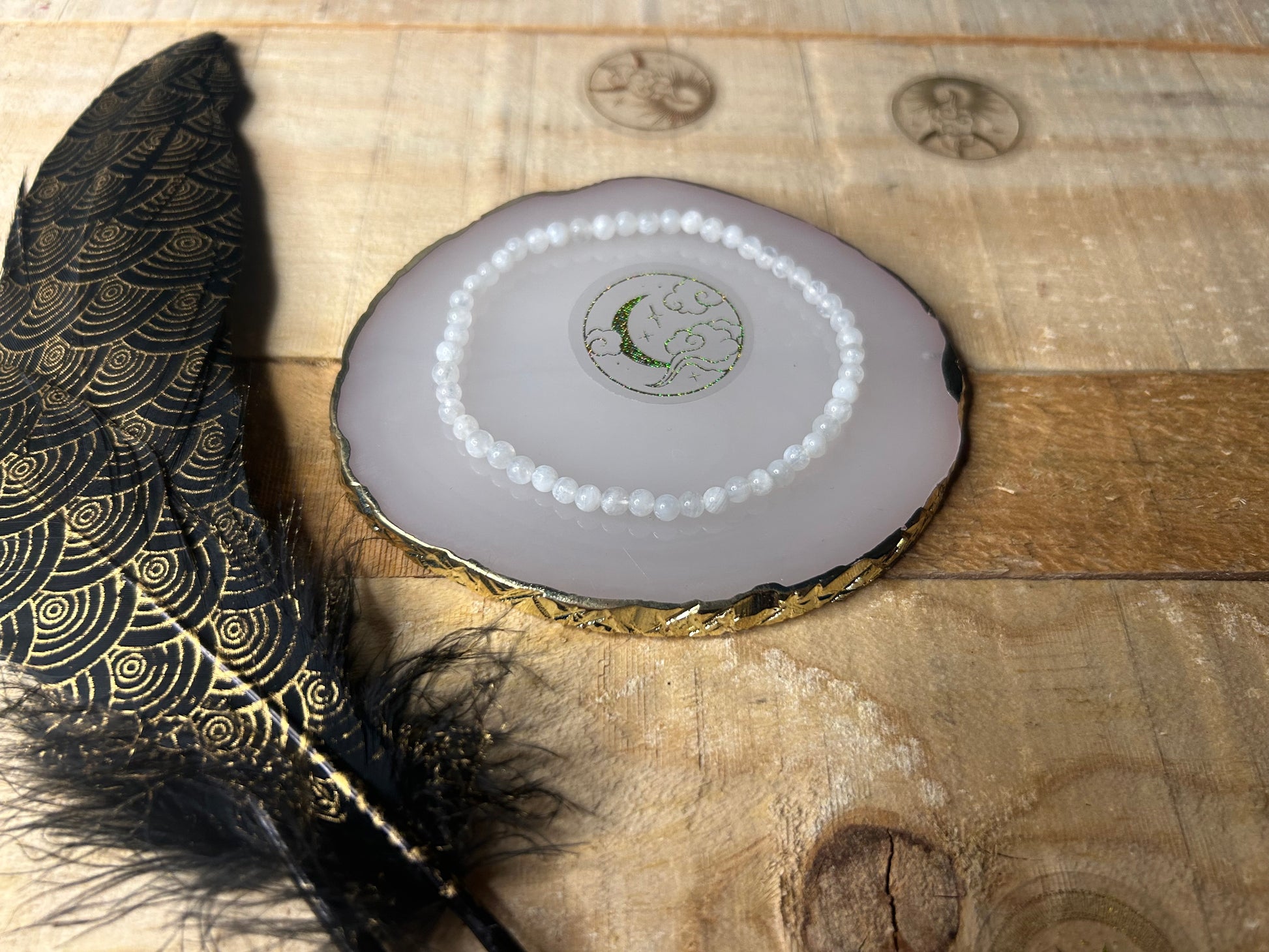 Bracelet en pierre de lune naturelle favorisant la féminité, la sérénité et l’équilibre émotionnel