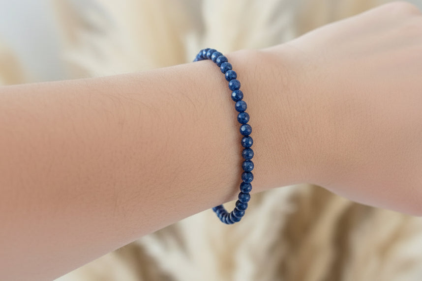 Bracelet en lapis-lazuli naturel favorisant la communication, la confiance en soi et l’harmonie énergétique