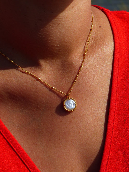 Chaîne Inoxydable – Pendentif Rond en Pierre Baroque