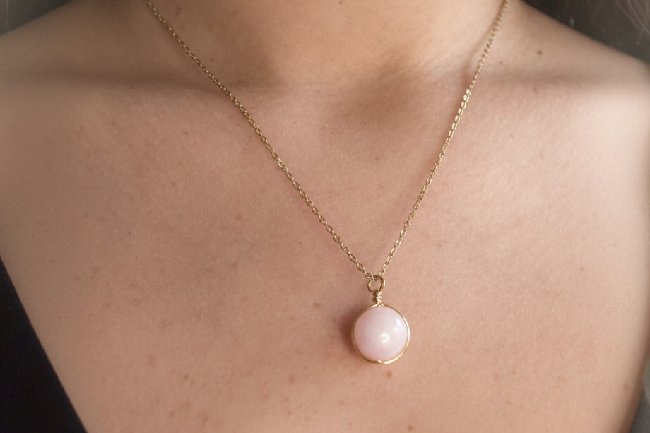 Collier en quartz rose naturel favorisant la douceur, l’amour de soi et l’harmonie émotionnelle