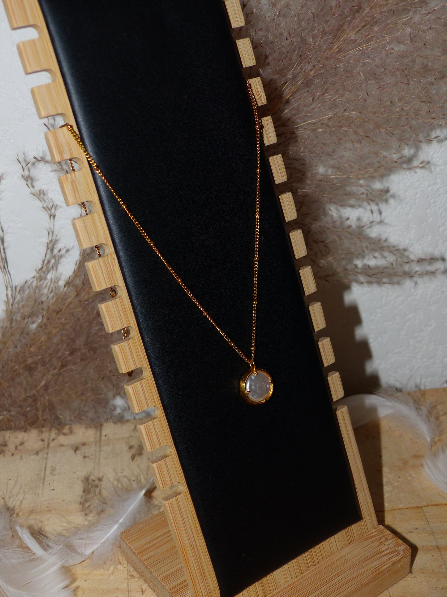 Chaîne Inoxydable – Pendentif Rond en Pierre Baroque